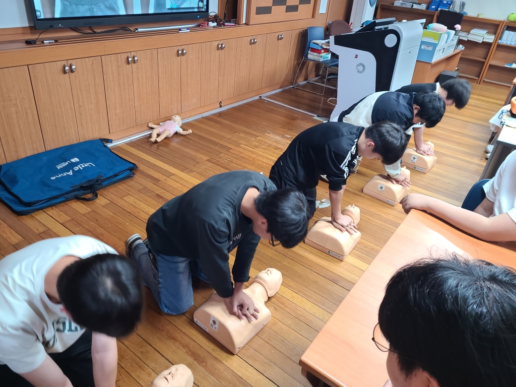합*해*중학교 교직원 및 학생 대상 심폐소생술 등 구조 및 응급처치 안전교육