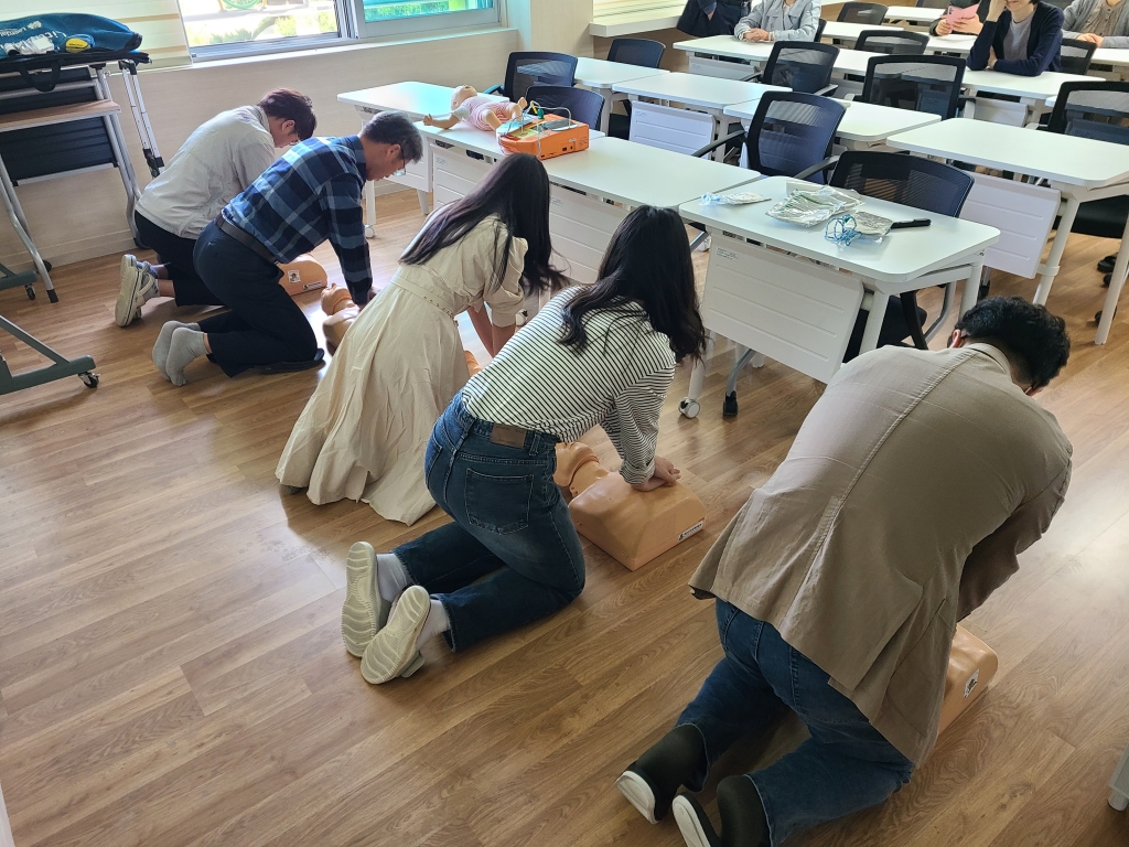 거*웅*중학교 교직원 대상 심폐소생술 등 구조 및 응급처치 안전교육