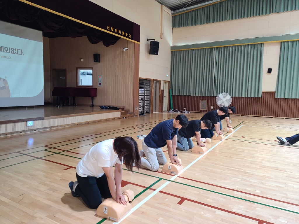 창*신*여*중학교 교직원 대상 심폐소생술 등 구조 및 응급처치 안전교육