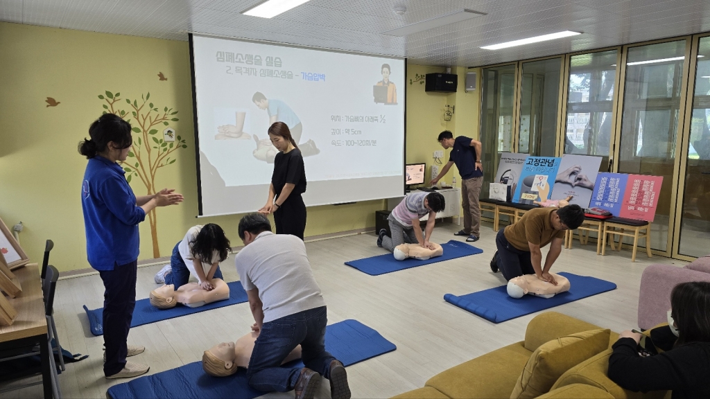 남*해*중학교 교직원 대상 심폐소생술 등 구조 및 응급처치 안전교육