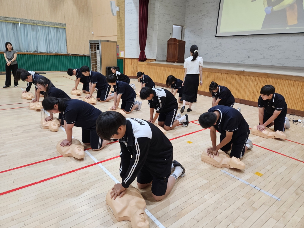 포항**중하교 전교생 대상 심폐소생술 등 구조 및 응급처치 안전교육