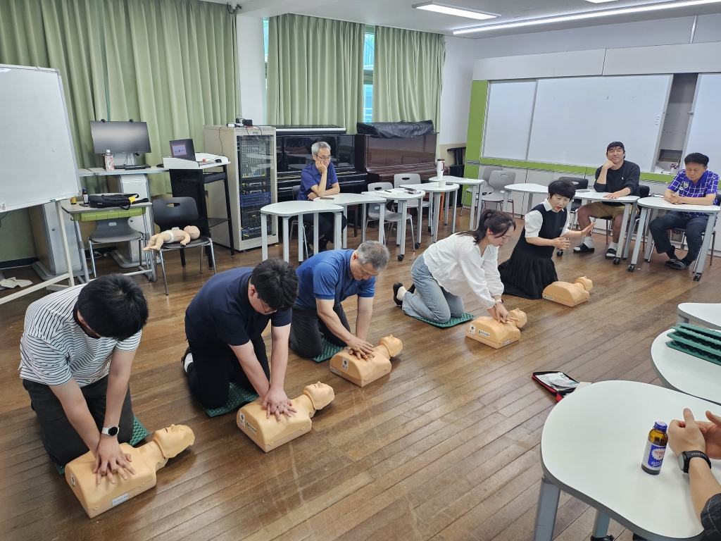 창*성*중학교 교직원 대상 심폐소생술 등 구조 및 응급처치 안전교육