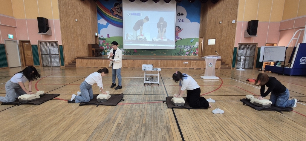 사천**초등학교 교직원 대상 심폐소생술 등 구조 및 응급처치 안전교육