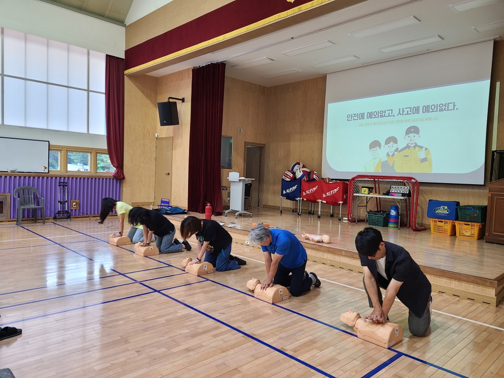 창*부*중학교 교직원 대상 심폐소생술 등 구조 및 응급처치 안전교육