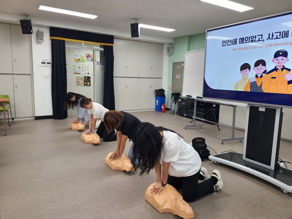 대*문화*술산업학교 교직원 대상 심폐소생술 등 구조 및 응급처치 안전교육