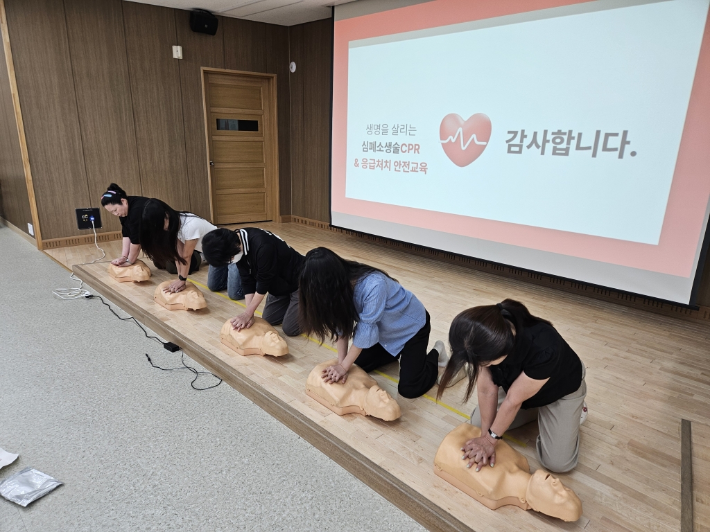 대구**초등학교 교직원 대상 심폐소생술 등 구조 및 응급처치 안전교육