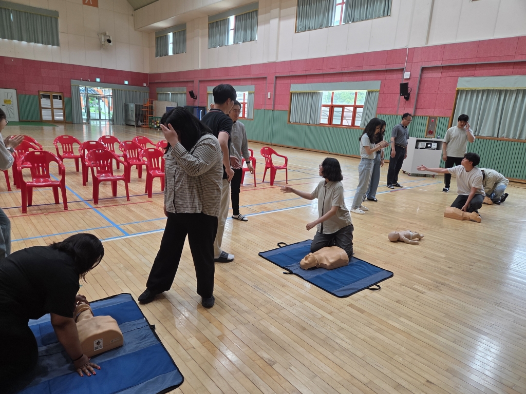 함*서*초등학교 교직원 대상 심폐소생술 등 구조 및 응급처치 안전교육