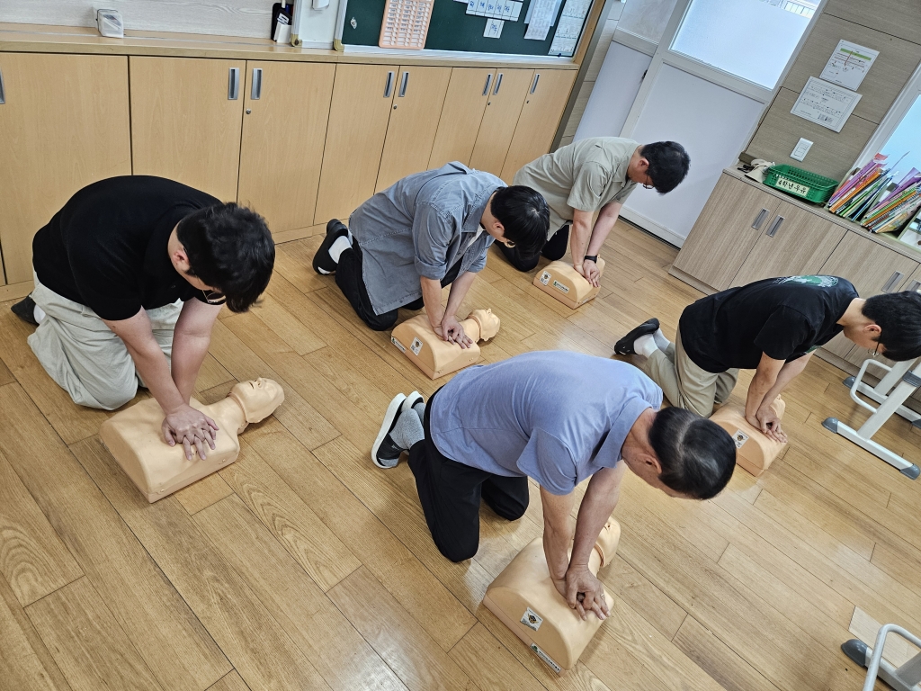 경남**초등학교 교직원 대상 심폐소생술 등 구조 및 응급처치 안전교육