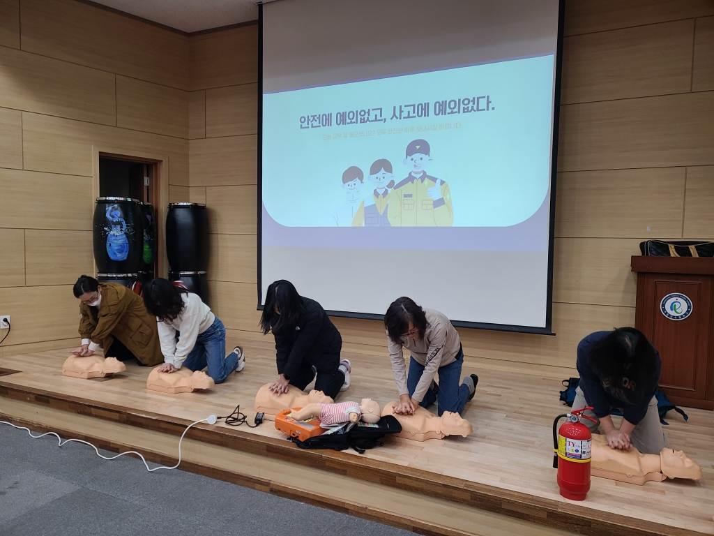 거*덕*중학교 교직원 대상 심폐소생술 등 구조 및 응급처치 안전교육